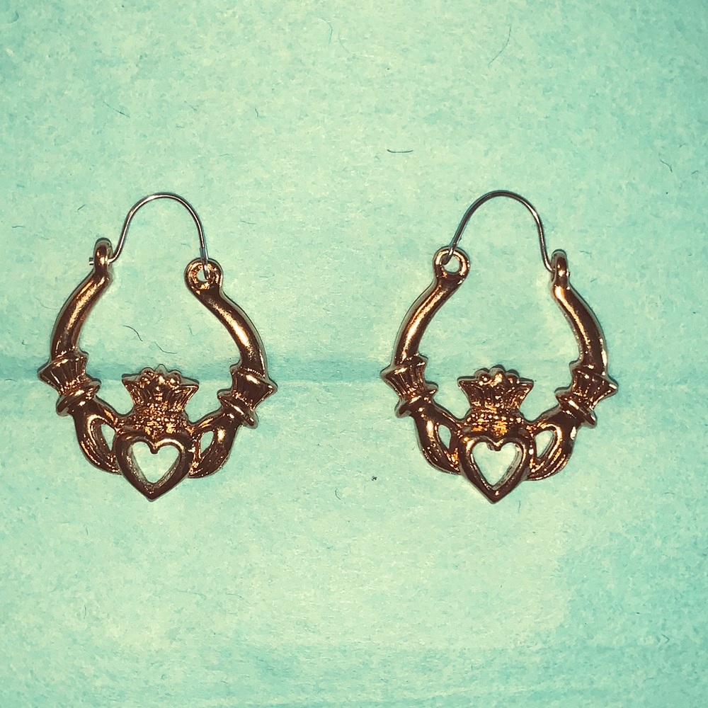 💕Vintage Gold Claddagh Hollow Hoop Earrings 💕